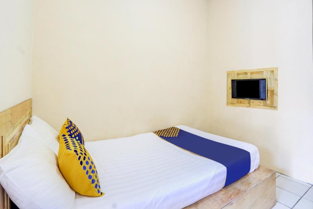 Postel nebo postele na pokoji v ubytování SPOT ON 90156 Hotel Ramayana