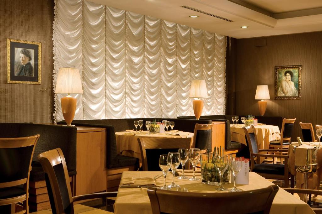 Ramada by Wyndham Naples - Resim 4