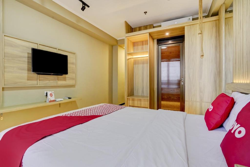 Postel nebo postele na pokoji v ubytování Collection O 90205 Queen Rent Apartment Gateway Pasteur