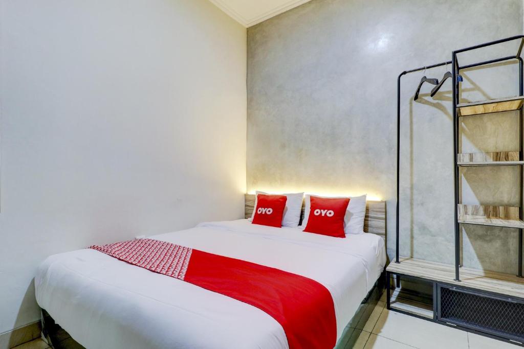 Postel nebo postele na pokoji v ubytování OYO 90215 Ada Residence