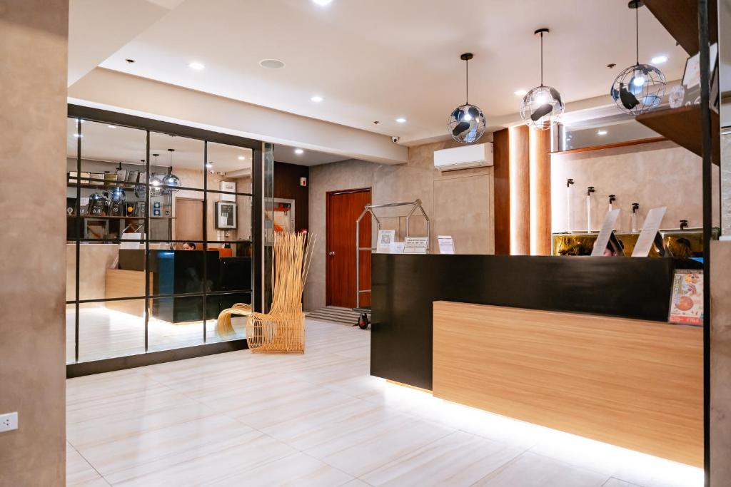 Kuchyň nebo kuchyňský kout v ubytování S Hotel & Residences