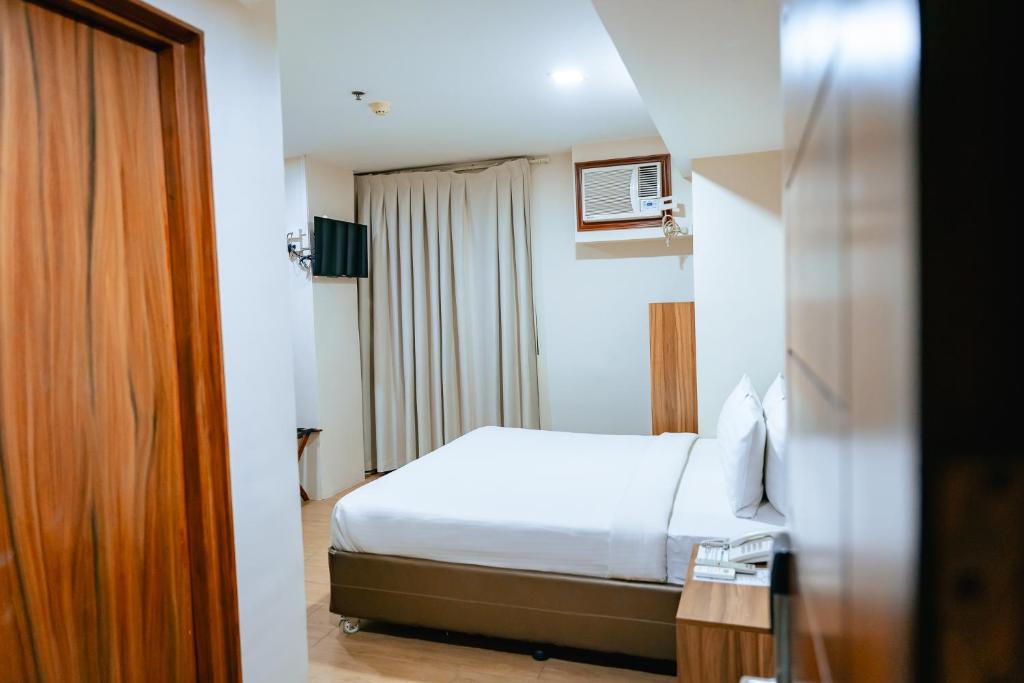 Postel nebo postele na pokoji v ubytování S Hotel & Residences