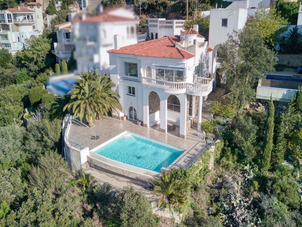 Villa in Roses with Private Pool & Sea Views, Roses (updated prices 2026)