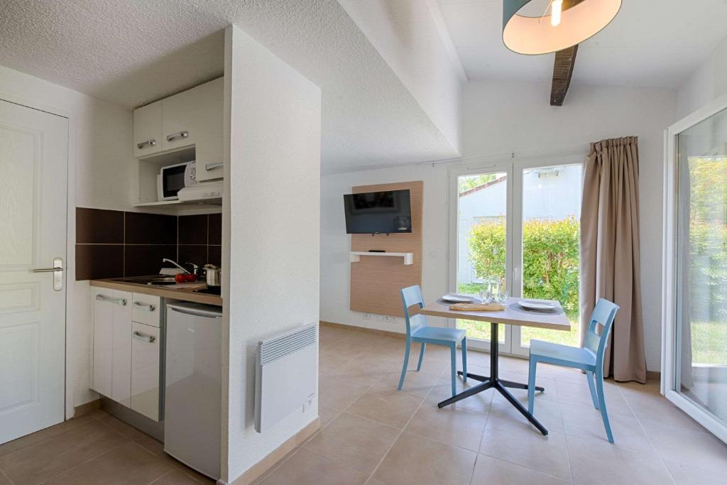 Kuchyň nebo kuchyňský kout v ubytování Comfort Aparthotel Mandelieu la Napoule Village