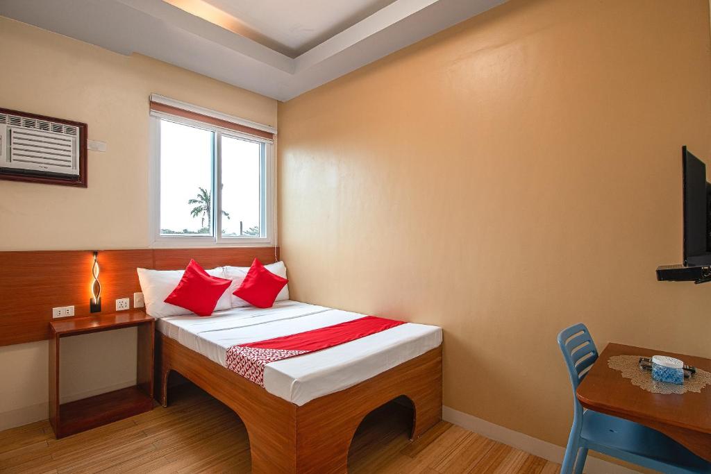 Postel nebo postele na pokoji v ubytování OYO 685 K Fortune Apartelle
