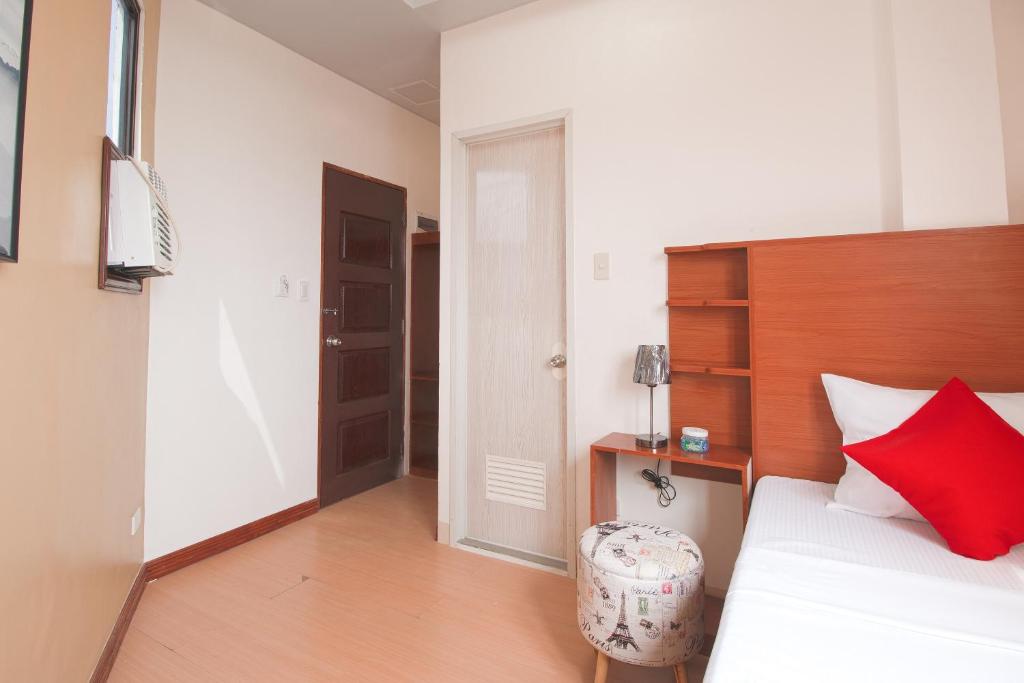 Postel nebo postele na pokoji v ubytování OYO 685 K Fortune Apartelle