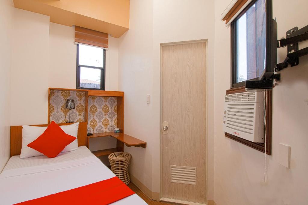 Postel nebo postele na pokoji v ubytování OYO 685 K Fortune Apartelle