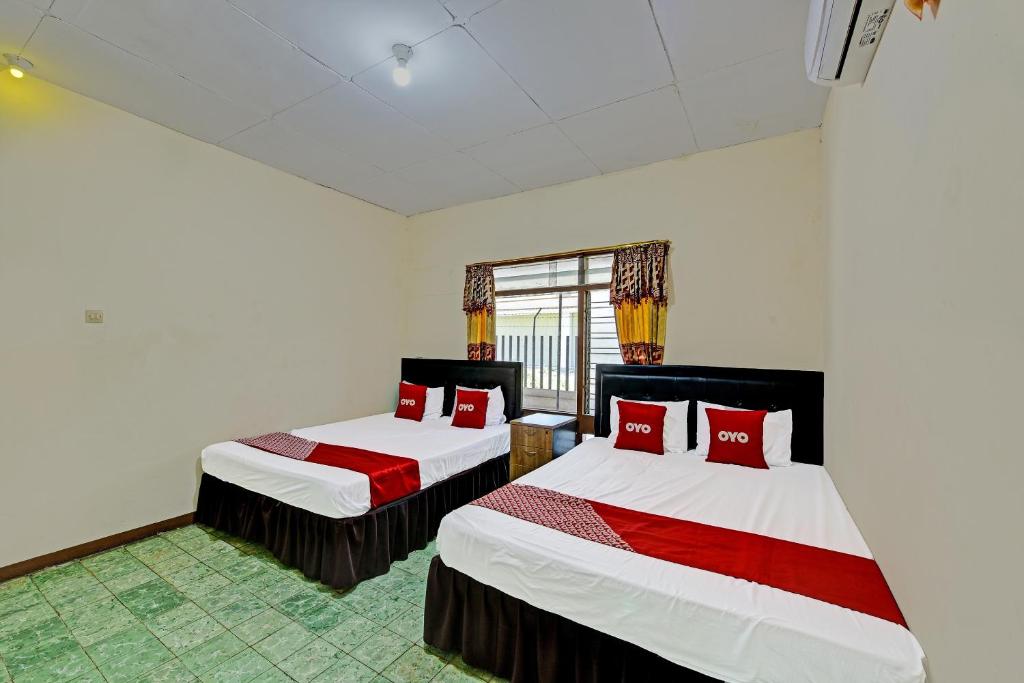 Postel nebo postele na pokoji v ubytování OYO 90443 Hotel New Kartika In