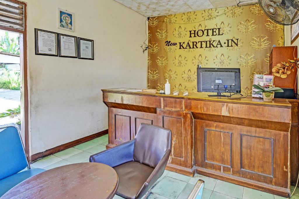 TV a/nebo společenská místnost v ubytování OYO 90443 Hotel New Kartika In