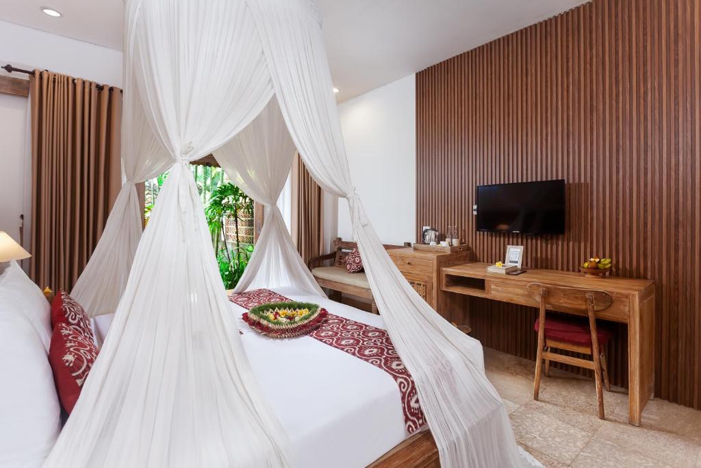 TV a/nebo společenská místnost v ubytování Kailash Suites by Pramana Villas