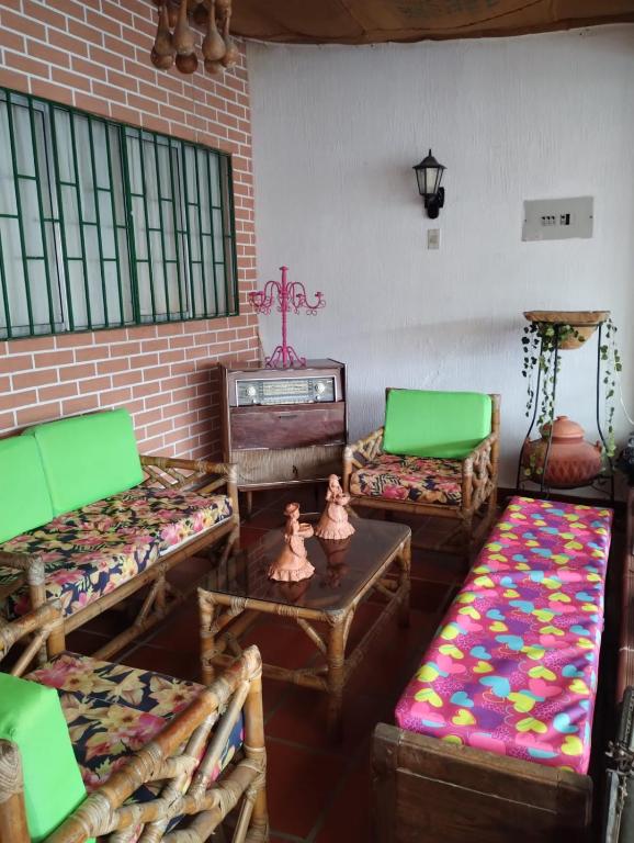Istumisnurk majutusasutuses 2460 Hostal Café Bar Glamping