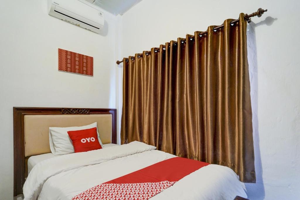 Postel nebo postele na pokoji v ubytování OYO 90645 Karisma Residence