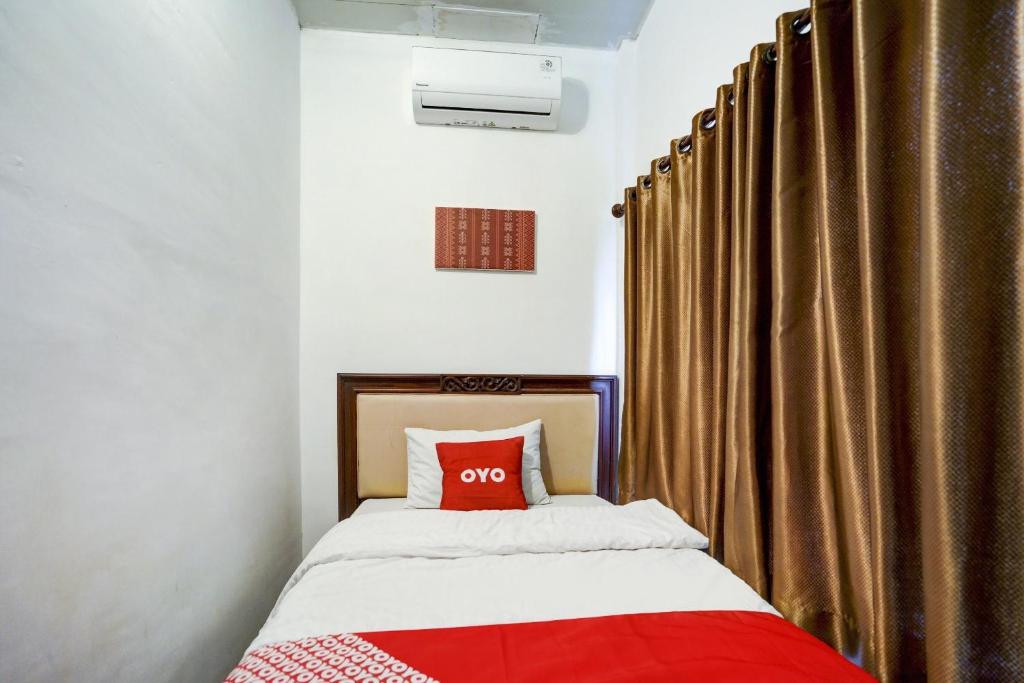 Postel nebo postele na pokoji v ubytování OYO 90645 Karisma Residence