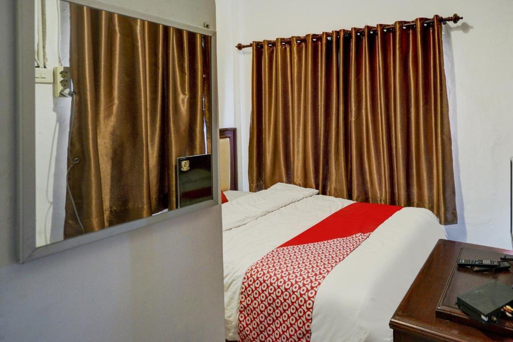 Postel nebo postele na pokoji v ubytování OYO 90645 Karisma Residence