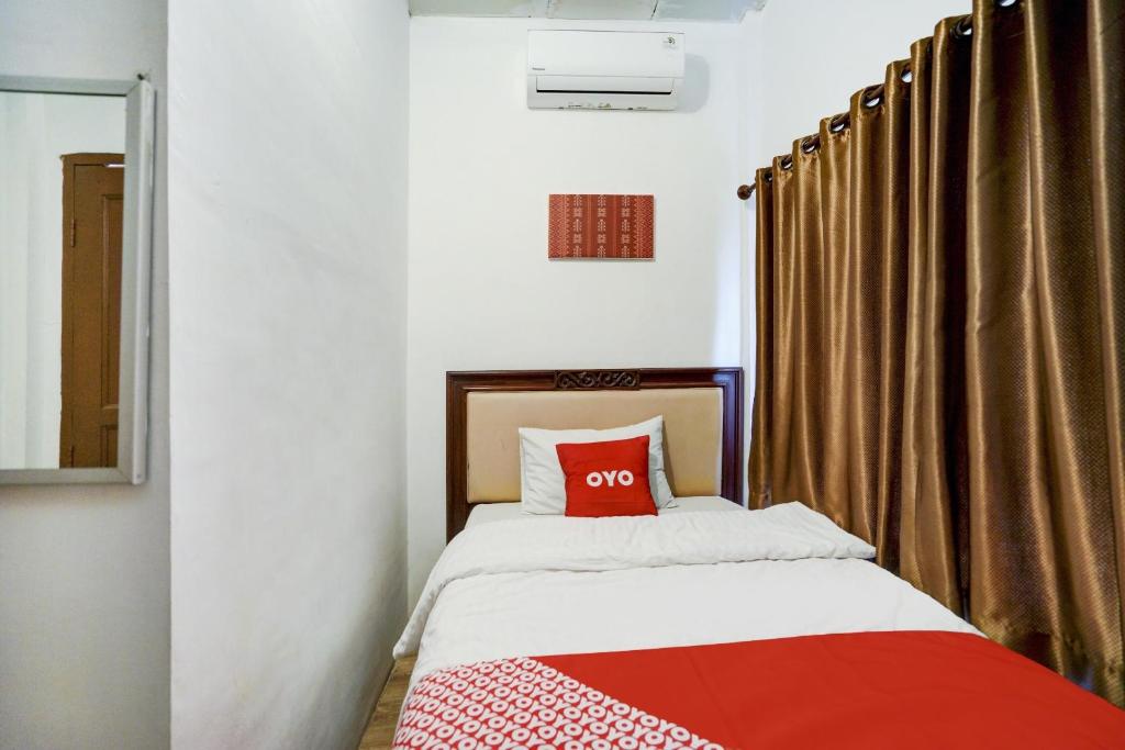 Postel nebo postele na pokoji v ubytování OYO 90645 Karisma Residence