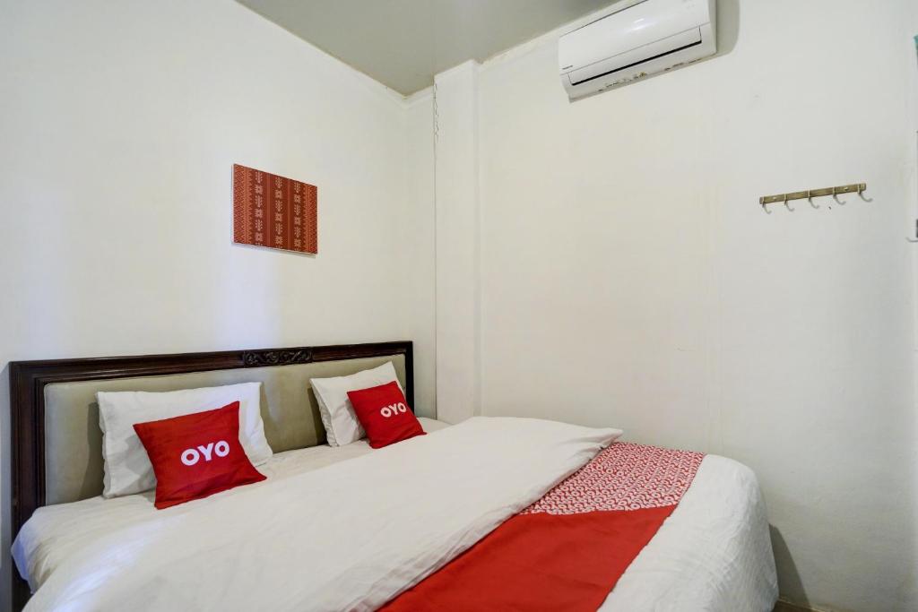 Postel nebo postele na pokoji v ubytování OYO 90645 Karisma Residence