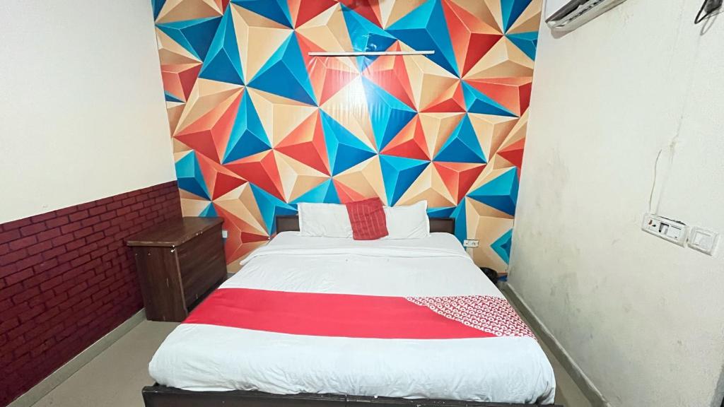 Postel nebo postele na pokoji v ubytování Hotel O Tara Patel