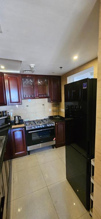 Köök või kööginurk majutusasutuses Big 2br Apartment close to the sea and Golf course
