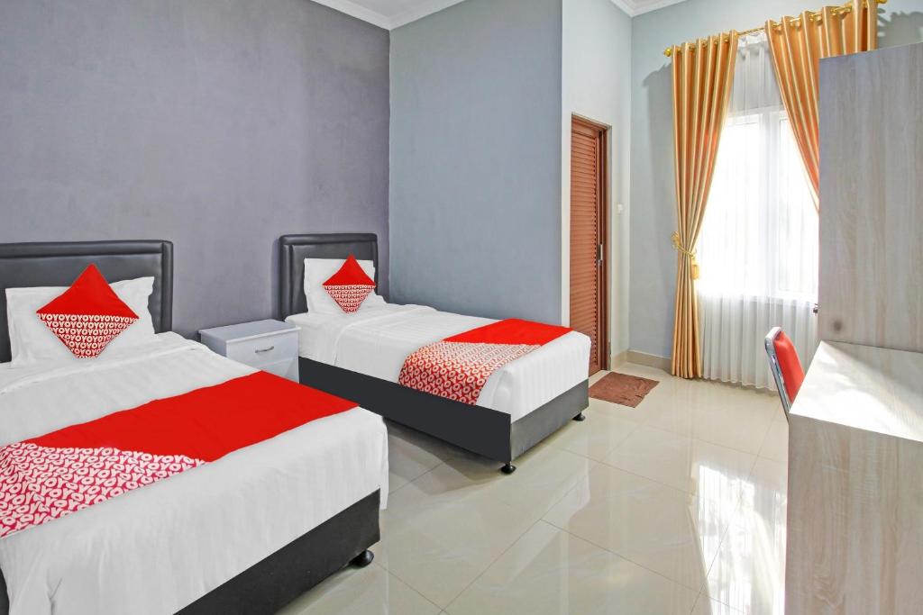 Postel nebo postele na pokoji v ubytování Super OYO 90767 Gm Guest House