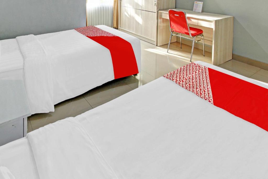 Postel nebo postele na pokoji v ubytování Super OYO 90767 Gm Guest House