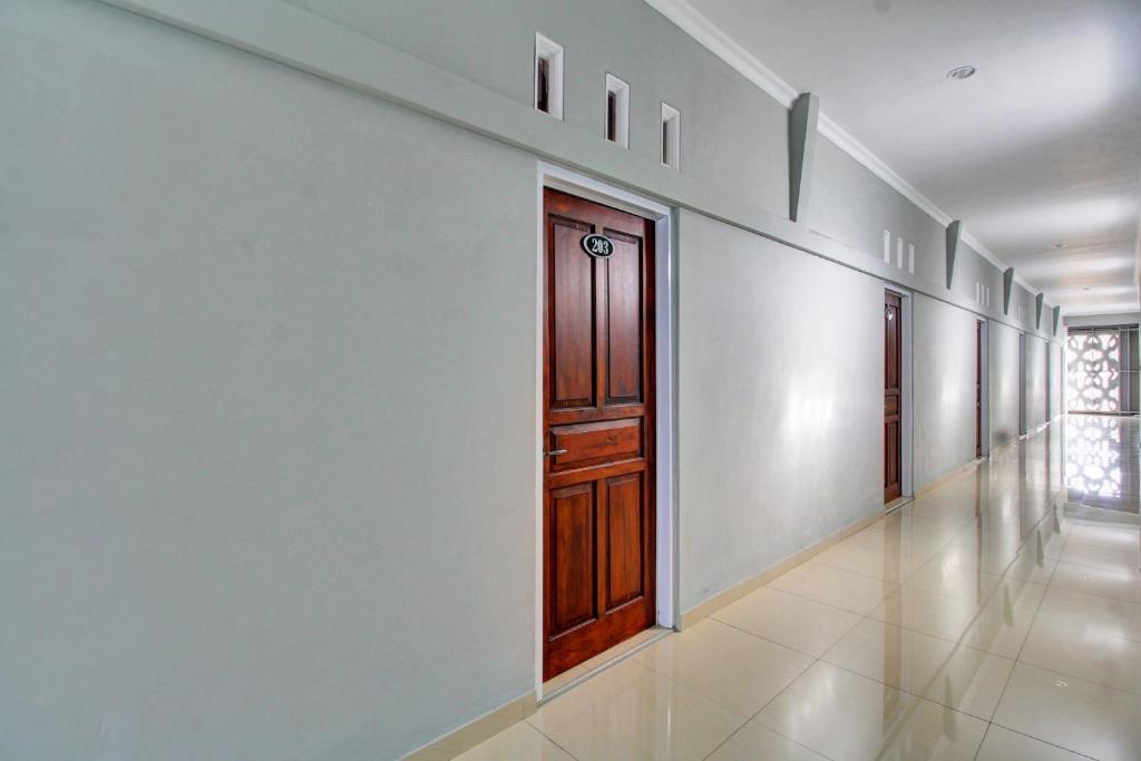 Fotografie z fotogalerie ubytování Super OYO 90767 Gm Guest House v destinaci Wonogiri