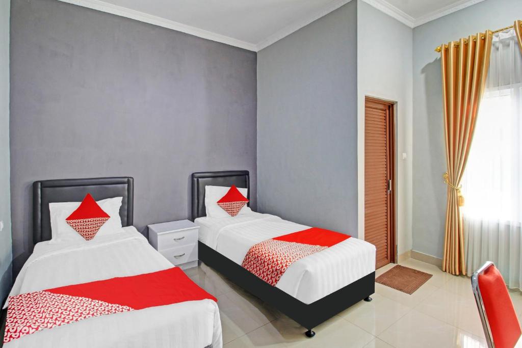 Postel nebo postele na pokoji v ubytování Super OYO 90767 Gm Guest House
