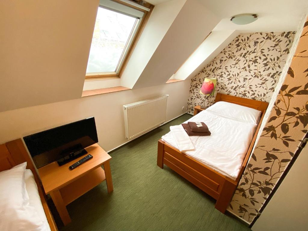 Postel nebo postele na pokoji v ubytování Hotel Koruna