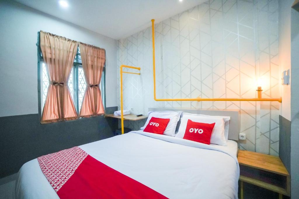 Postel nebo postele na pokoji v ubytování Capital O 90874 Millenium Inn 2
