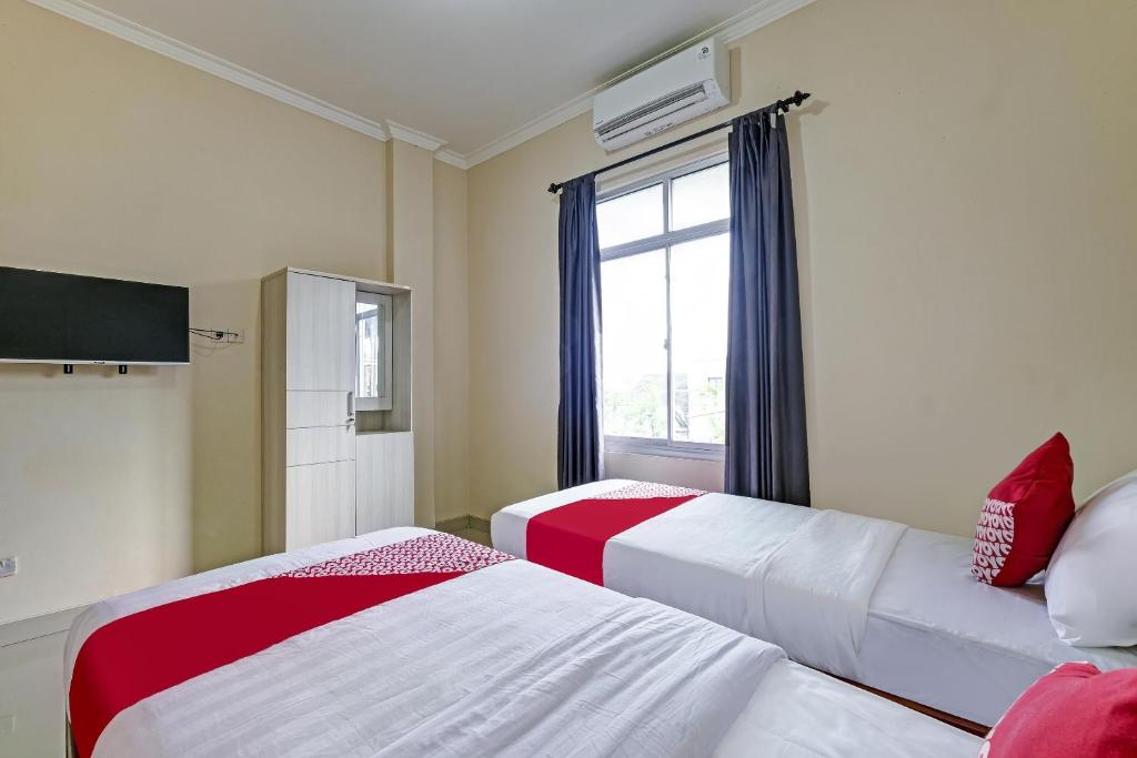 Postel nebo postele na pokoji v ubytování SUPER OYO 90905 Dangau Datuk Guesthouse