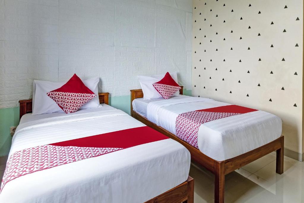 Postel nebo postele na pokoji v ubytování SUPER OYO 90905 Dangau Datuk Guesthouse