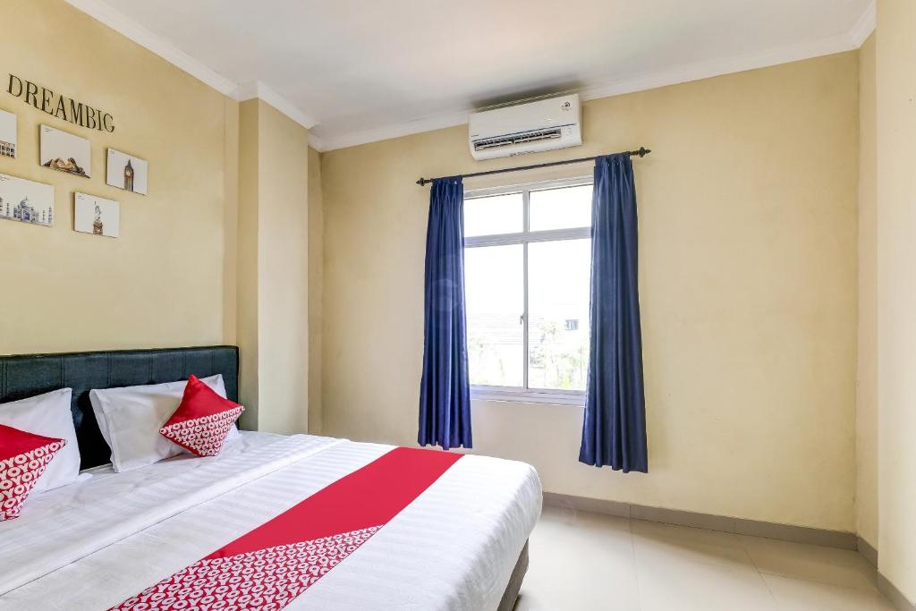 Postel nebo postele na pokoji v ubytování SUPER OYO 90905 Dangau Datuk Guesthouse