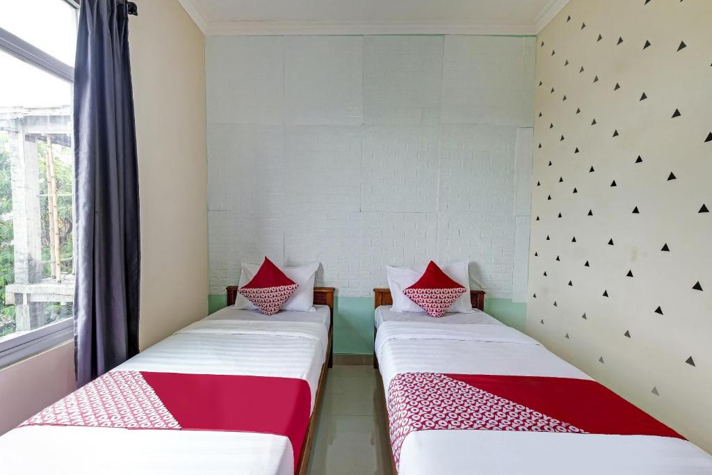 Postel nebo postele na pokoji v ubytování SUPER OYO 90905 Dangau Datuk Guesthouse