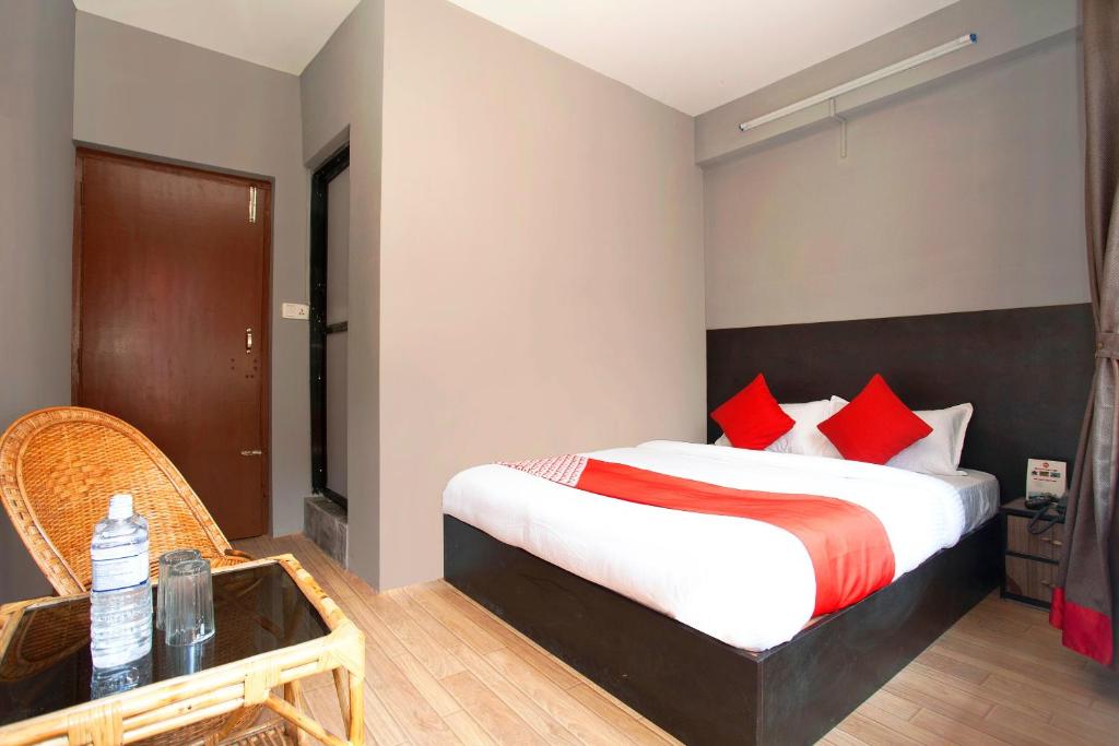Postel nebo postele na pokoji v ubytování OYO 587 Hotel Tradition Inn