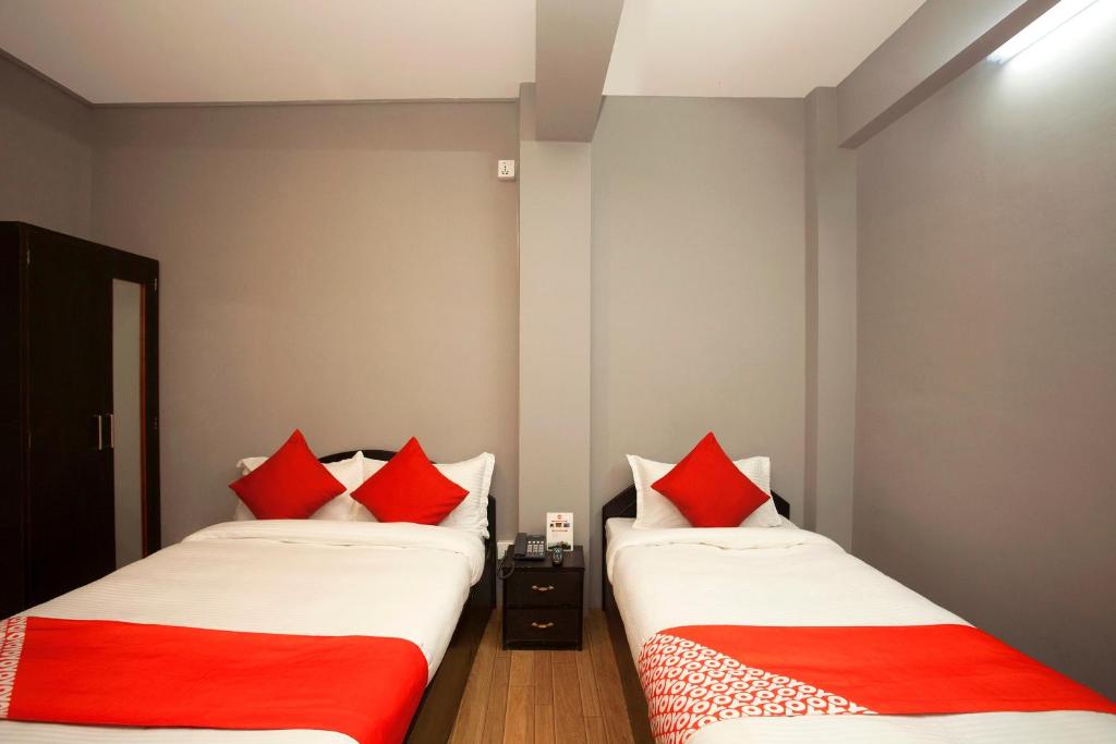 Postel nebo postele na pokoji v ubytování OYO 587 Hotel Tradition Inn