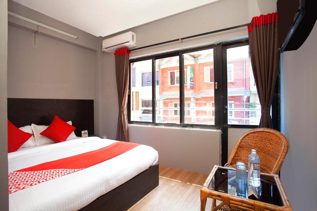 Postel nebo postele na pokoji v ubytování OYO 587 Hotel Tradition Inn