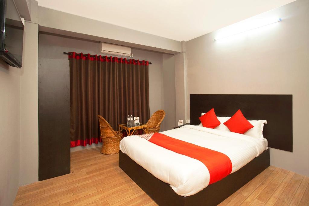 Postel nebo postele na pokoji v ubytování OYO 587 Hotel Tradition Inn