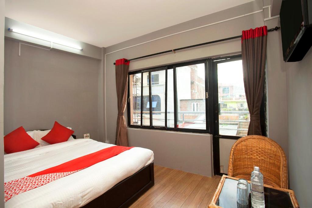 Postel nebo postele na pokoji v ubytování OYO 587 Hotel Tradition Inn