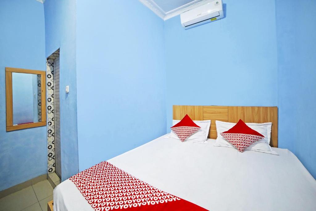 Postel nebo postele na pokoji v ubytování OYO 90922 Gurusinga Guesthouse