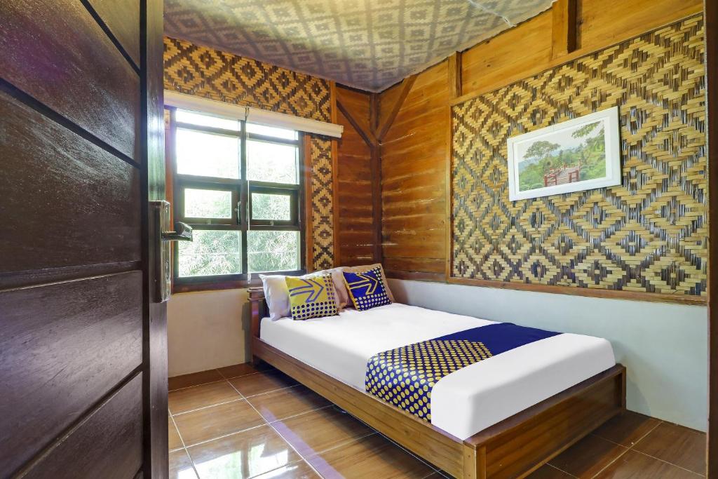 Ένα ή περισσότερα κρεβάτια σε δωμάτιο στο Hotel O Desa Wisata Guranteng