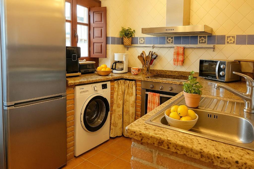 A kitchen or kitchenette at El Juacu