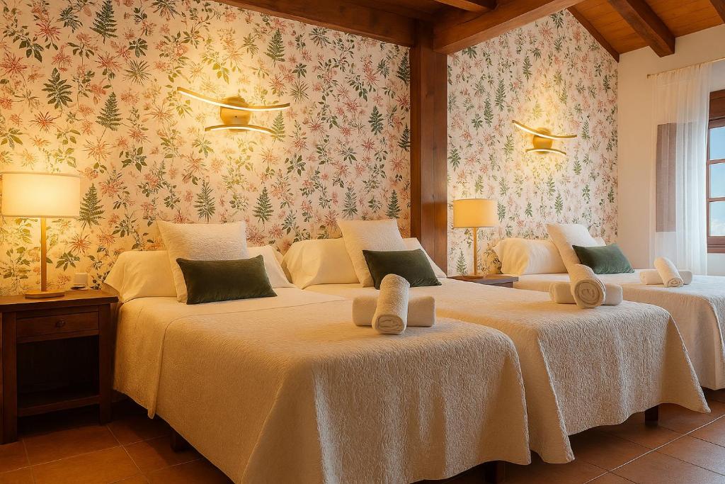A bed or beds in a room at El Juacu