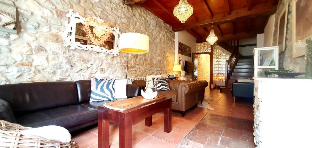 A seating area at El Juacu