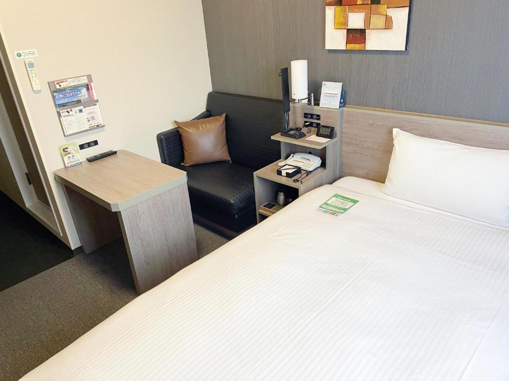Postel nebo postele na pokoji v ubytování Hotel Route-Inn Takefu Inter