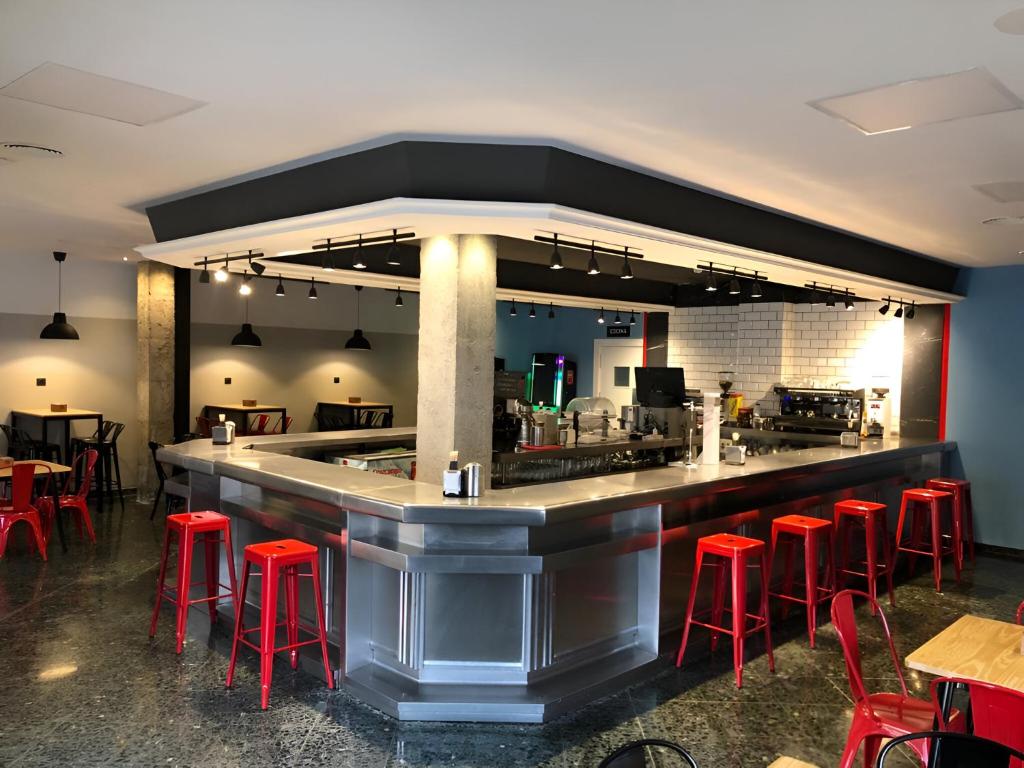 Lounge nebo bar v ubytování Hotel Mulhacen