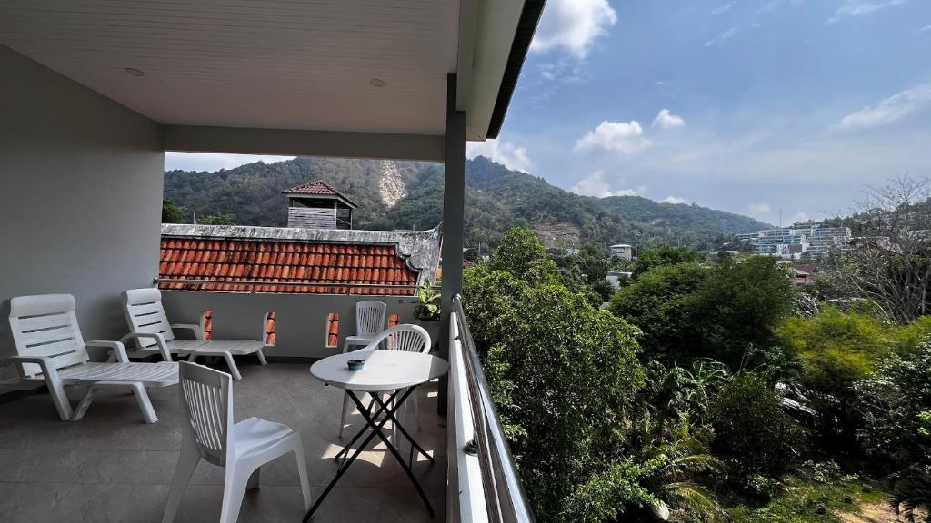 M&N Guesthouse Kata - Resim 14