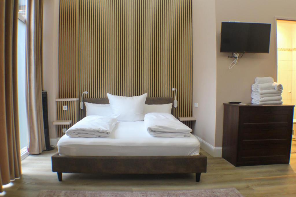 Postel nebo postele na pokoji v ubytování Nu Wave Hotel Berlin - Digital Check-In 2025