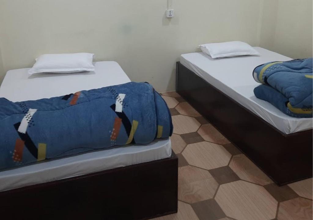Postel nebo postele na pokoji v ubytování Mahendra Hotel