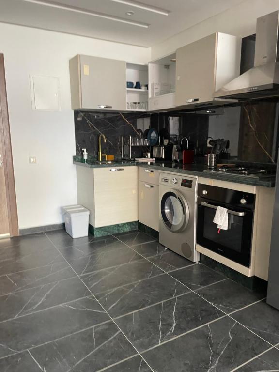 Kuchyň nebo kuchyňský kout v ubytování Chic apartment islan