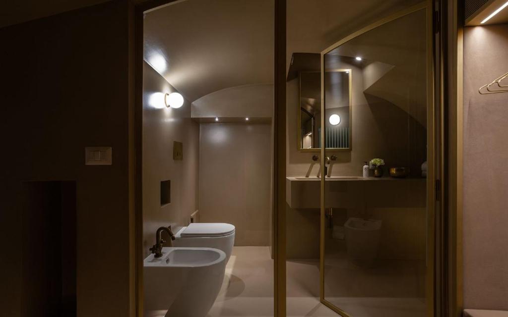 Koupelna v ubytování Palazzo Zimara Boutique Hotel