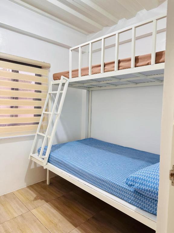 Voodi või voodid majutusasutuse DVM Transient Inn toas